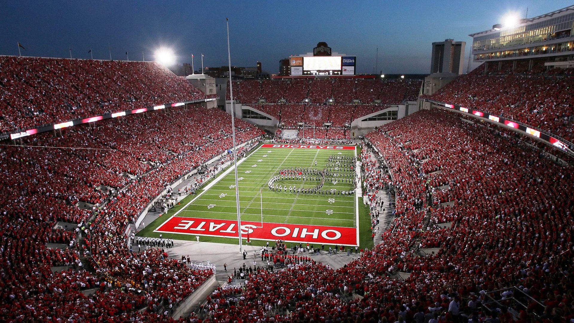 现场气氛炸裂，球迷支持热情高！，形容球迷的狂热的句子